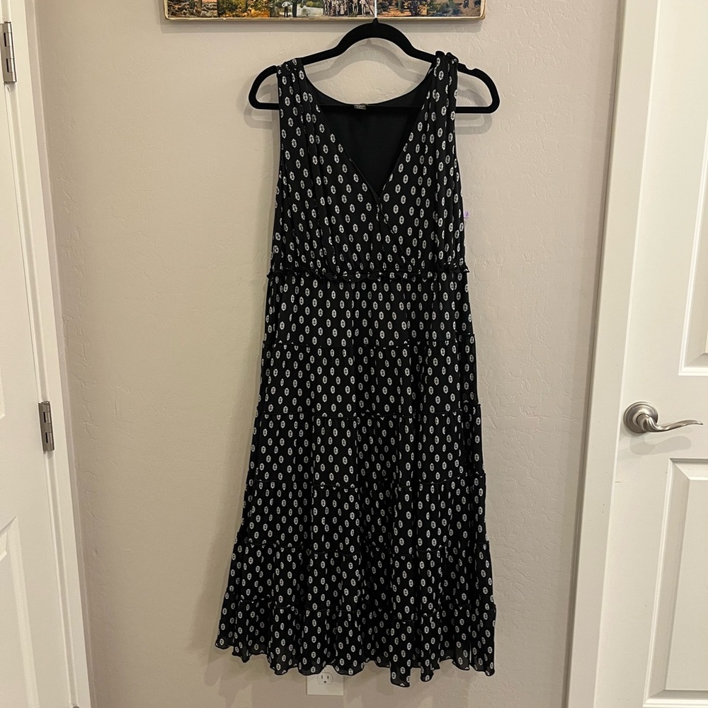 Style & Co Black and White Pleated Midi Dress - like new condition.